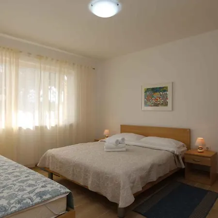 Apartment In Silo/insel Krk 13464